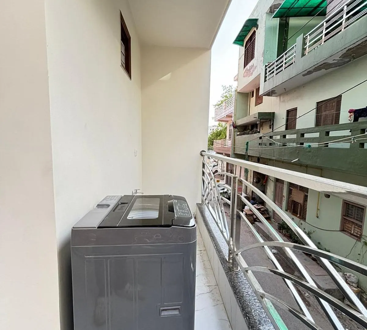 Thehrav Apartment New Delhi